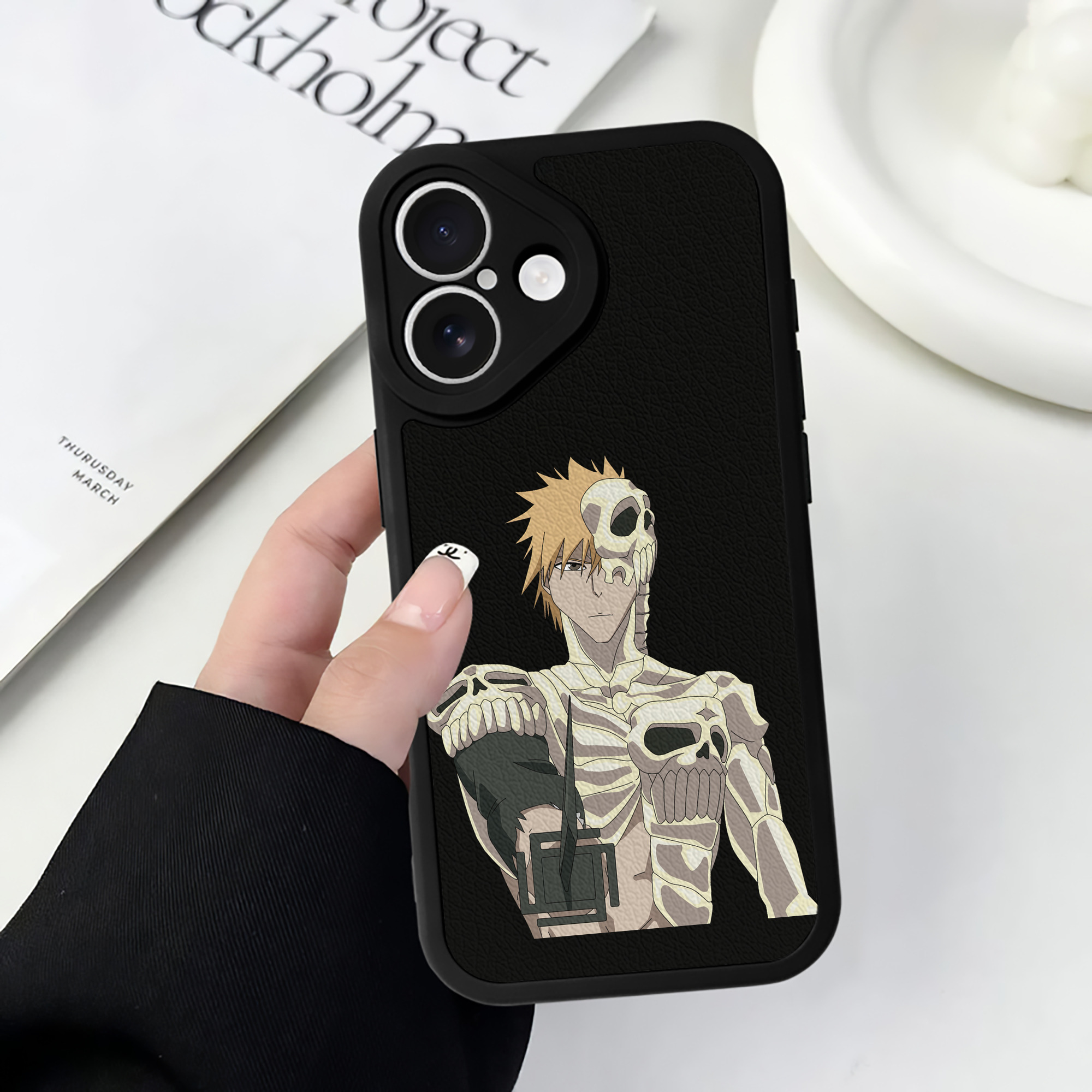 ブリーチ 黒崎一護（くろさき いちご）BLEACH Kurosaki Ichigo 【iPhone 16シリーズ対応】シリコンスマホケース（レザー調） 材質：シリコン